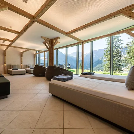 Waldhotel Αρόζα