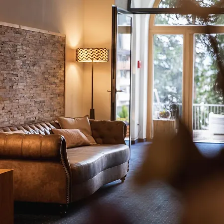 Waldhotel Αρόζα